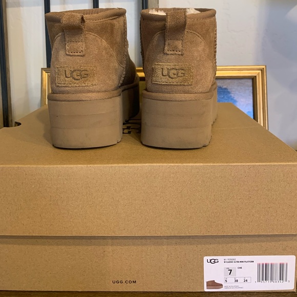 UGG Women’s Classic Ultra Mini Platform - Size 7 - Chestnut Color - Picture 4 of 10